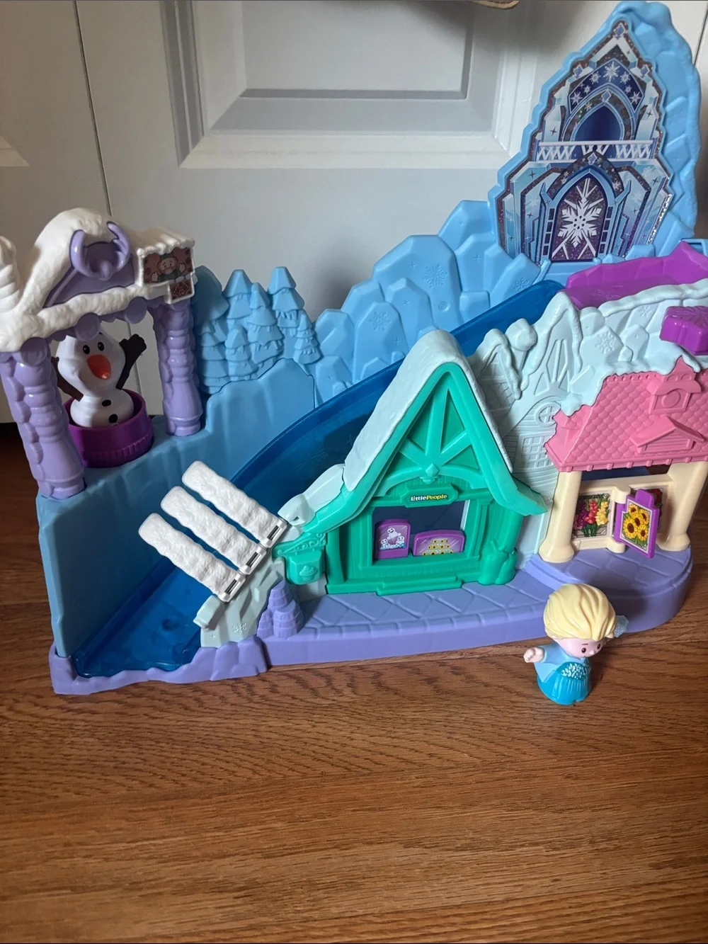 Frozen Playset with Elsa and Olaf Figures - Blue, Pink, Purple little People